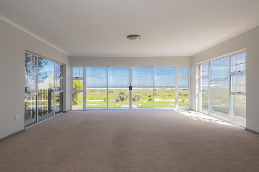 4 Bedroom Property for Sale in Middedorp Western Cape